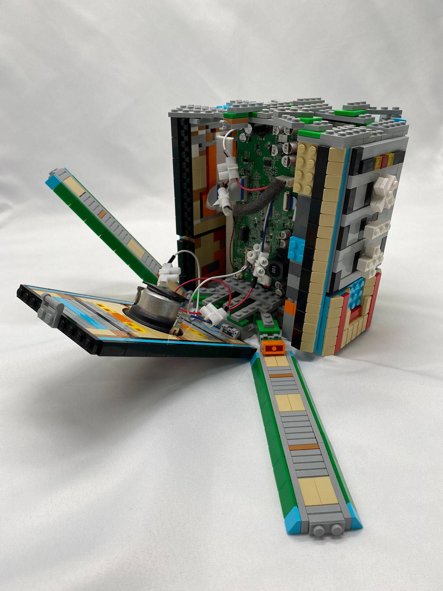 Lego speaker  Julian Curiëre